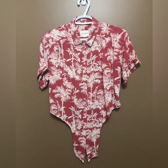 American Eagle XS Pink with White Hawaiian Print Tie Top - Picture 4 of 5